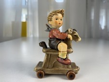 Hummel Figur 2020 Stolzer