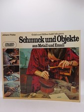 Schmuck und Objekte aus Metall