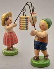 Lampionkinder Junge Mädchen Kinder Laterne laufen Erzgebirge Laternen (ABP)