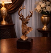 Hirsch Büste auf Sockel –