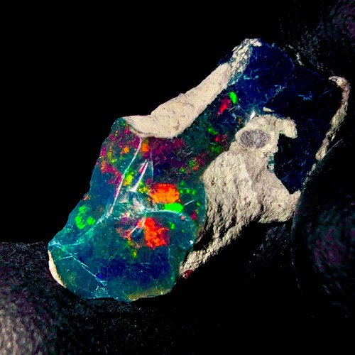 Natural black opal feueropal - black,
