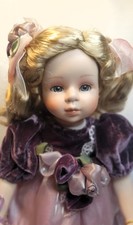 Porzellanpuppe "Courtney"