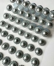 56 Selbstklebende Halbperlen Blumen Acryl Perle 12mm Hochzeit Basteln silber/gra