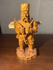 Große Holzfigur