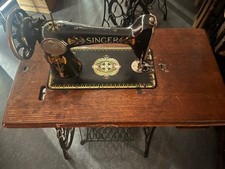 alte nähmaschine mit tisch