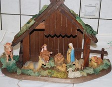 Alte  Holz Weihnachtskrippe Krippe  mit Figuren 48 x 30 x 20 cm