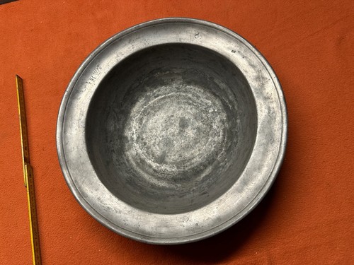 Tiefe zinn schale - schale, uralt