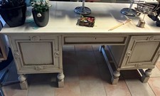 Schreibtisch groß gewischt