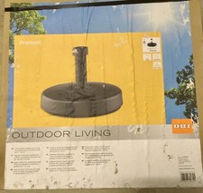 Schirmständer mit Wassertank für stabilen Halt bei Wind