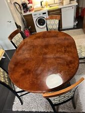 Esstisch mit passenden Regal