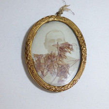 Antiker Miniatur Bilderrahmen mit Foto - Porträt - Metall um 1890/1900 - Oval