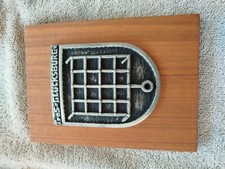 Trossschiff Glücksburg, Wandplatte Wappen