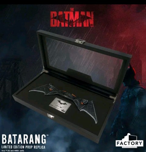 The batman batarang replica - batarang,