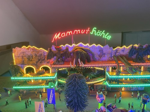 Kirmesgebäude mammut höhle - mammut,