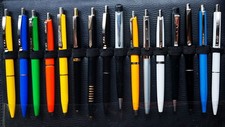 16 ältere Kugelschreiber aus