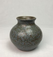Formschöne kleine Vase