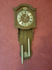 Wanduhr mit Schlagwerk. Eiche rustikal. Die Uhr benötigt eine Wartung!