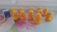 11 süße Plastik Enten