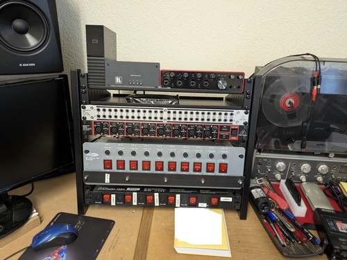 Studio rack focusrite scarlett - focusrite,