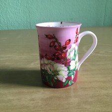 Becher KÖNITZ  Porzellan Hagebutte Rose hip Durchmesser 7,5 cm hoch 10,5 cm