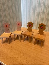 Puppenstube, Puppenhaus, Bauernmöbel, 4 bemalte Holzstühle, bestens erhalten