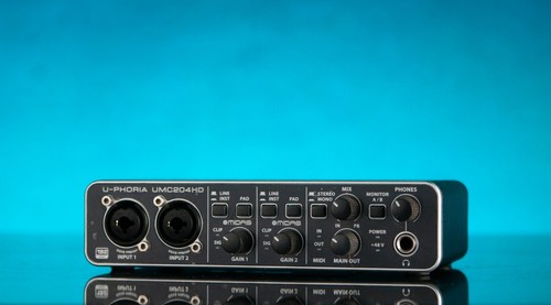 Behringer umc204hd 2x4 - ,