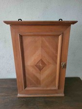 alter Hängeschrank, Furniert