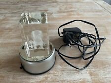 kl. Lampe geht mit Batterie und Netzteil, Glasbaustein mit Hund