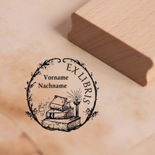 Ex Libris Stempel mit Name - Bücherstapel - Exlibris Motivstempel Ø 48 mm