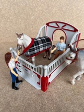 Schleich Pferde-Figuren mit Zubehör (Pferd, Reiter, Paddock) guter Zustand