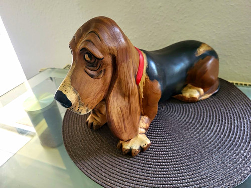 Basset hund dekofigur liegend - basset,