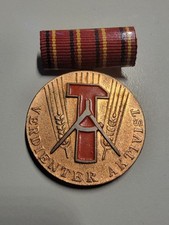 DDR Abzeichen Medaille Orden Verdienter Aktivist Frieden und Wohlstand Badge