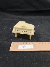 Klavier Flügel weiß Deko Kunststoff Plastik Puppenhaus Puppenstube antik alt