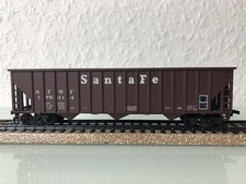 ✅USA Trains ? H0 179314 Güterwagen Santa Fe 4-achsig  Metallachsen K3✅