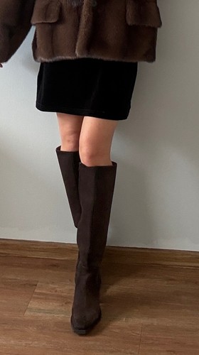 Braune wildlederstiefel mit - braune,