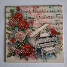 1 fert. DPainting Gruß-Klappkarte mit Strasssteinen Piano Klavier weiß Noten