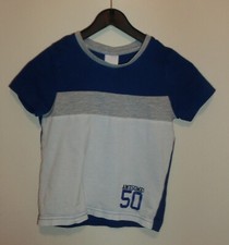 Blau/weiß/grau gestreiftes T-Shirt Kurzarm Gr. 92 am Saum Druckemblem Zahl