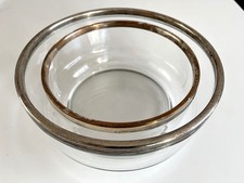 2 Glasschüsseln mit