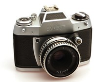 VEB Pentacon SLR Kamera EXA 500 mit aus JENA T 1:2.8 / 50mm - defekt !