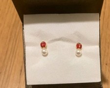 Ohrringe mit Käfer und Perle