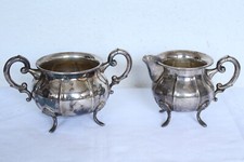 DEKORATIVES ALTES MILCH UND