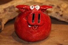 Sparschwein aus Keramik, in