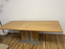 Höhenverstellbarer Esstisch