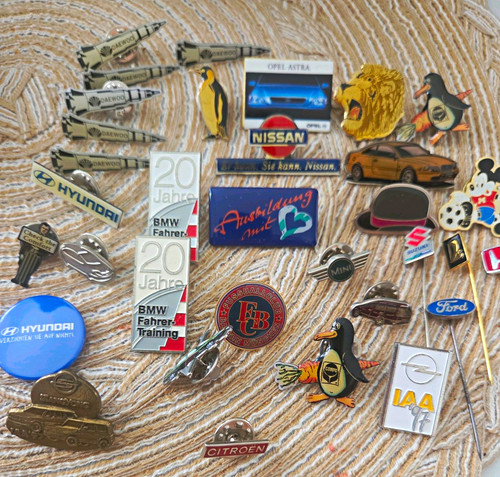 Konvolut auto pins - konvolut,