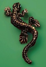 Brosche: "Eidechse/Gecko" vergoldet mit bunten Makasiten. Größe: ca. 6 x 3 cm.