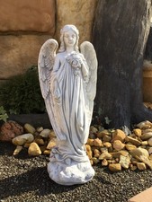 Steinfigur Engel mit großen