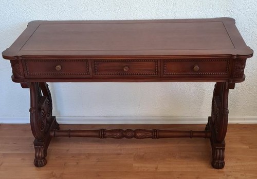 SCHREIBTISCH