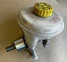 Audi 80 A4 Hauptbremszylinder 1973 ALTUR 2 Vaico Ausgleichsbehälter V10-1699