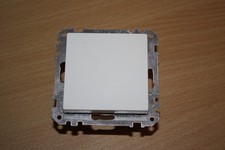 Merten System M Taster mit Wippe in polarweiß matt