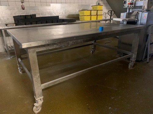 Schwerer edelstahltisch auf - schwerer,